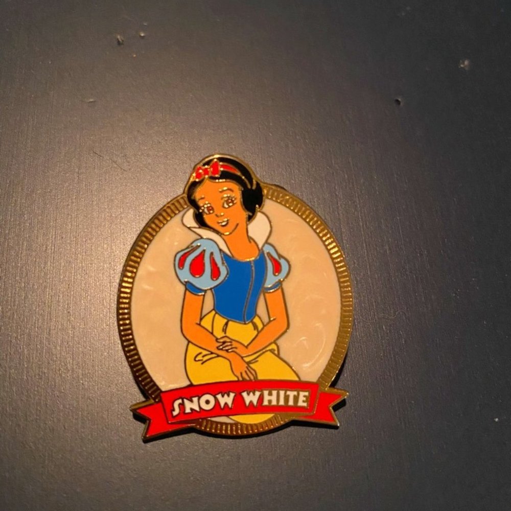 Disney Pin - Snow White Princess Swirl